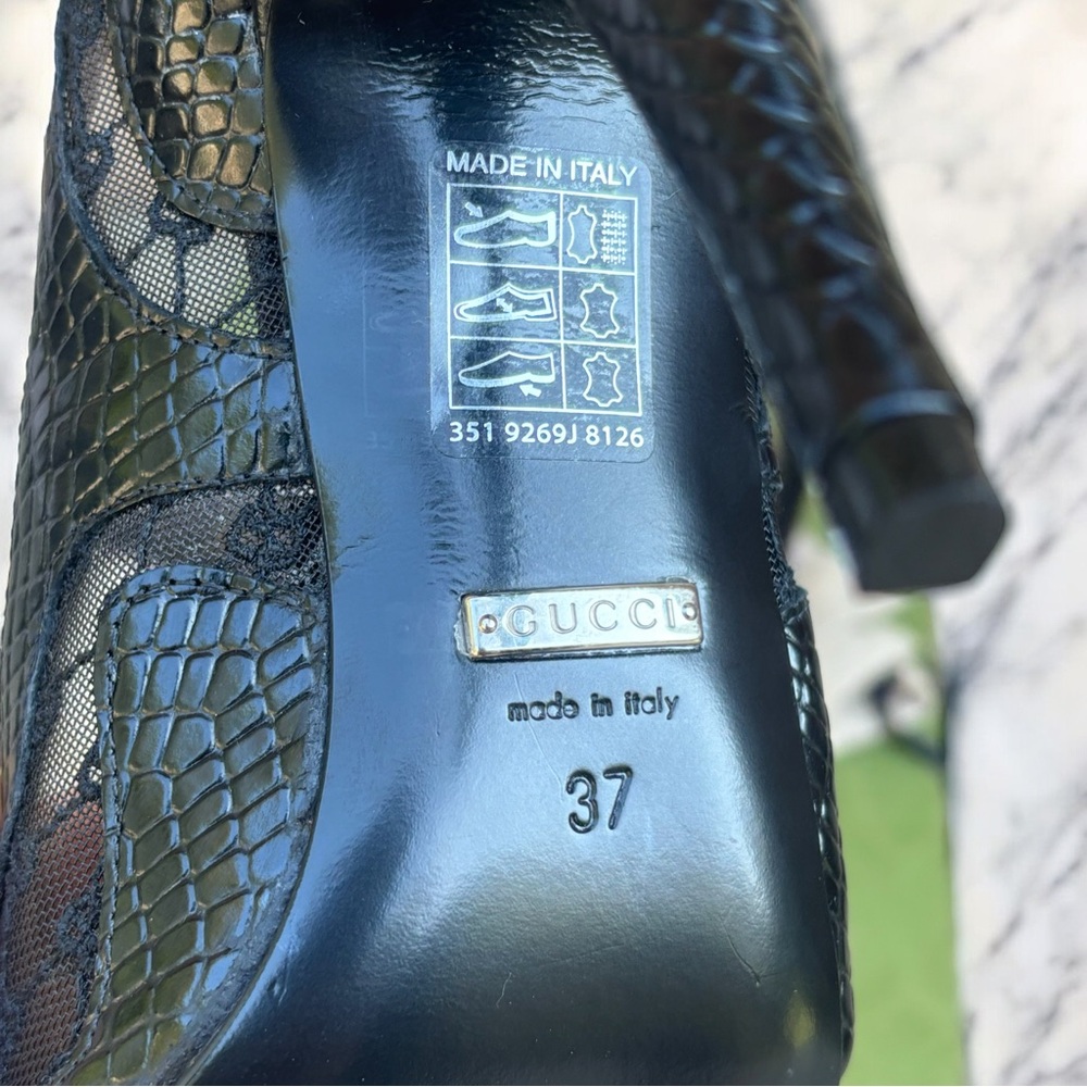 Black Gucci Python Embossed Pumps - Picture 4 of 7